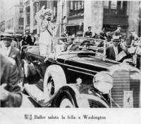 Balbo saluta la folla a Washington